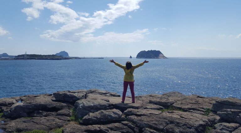 me arms up Korea 768x424