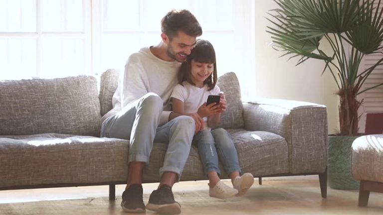 single man with daughter 1 768x432